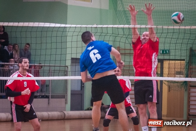 Zdjęcie w galerii na portalu naszraciborz.pl: Siatkarski Turniej Zakładów Pracy i Służb Mundurowych: Eko-Okna znów zwycięskie wiadomości z regionu