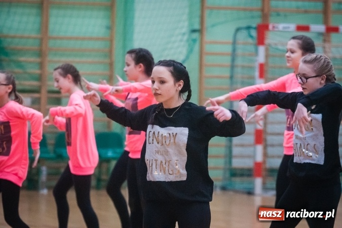 Zdjęcie w galerii na portalu naszraciborz.pl: Siatkarski Turniej Zakładów Pracy i Służb Mundurowych: Eko-Okna znów zwycięskie wiadomości z regionu
