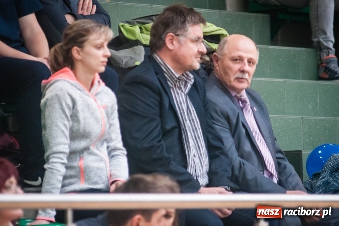 Zdjęcie w galerii na portalu naszraciborz.pl: Siatkarski Turniej Zakładów Pracy i Służb Mundurowych: Eko-Okna znów zwycięskie wiadomości z regionu