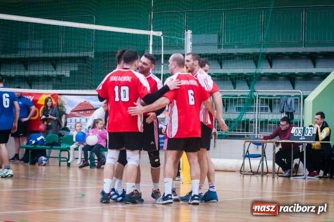 Zdjęcie w galerii na portalu naszraciborz.pl: Siatkarski Turniej Zakładów Pracy i Służb Mundurowych: Eko-Okna znów zwycięskie wiadomości z regionu