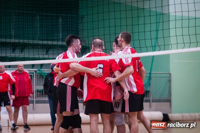 Zdjęcie w galerii na portalu naszraciborz.pl: Siatkarski Turniej Zakładów Pracy i Służb Mundurowych: Eko-Okna znów zwycięskie wiadomości z regionu
