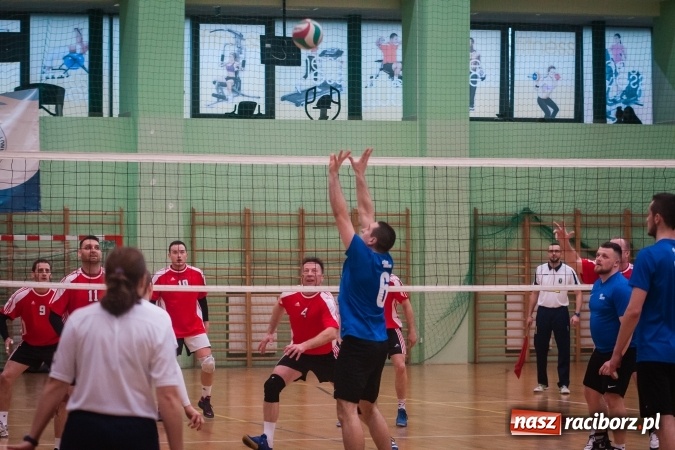 Zdjęcie w galerii na portalu naszraciborz.pl: Siatkarski Turniej Zakładów Pracy i Służb Mundurowych: Eko-Okna znów zwycięskie wiadomości z regionu