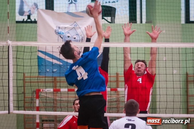 Zdjęcie w galerii na portalu naszraciborz.pl: Siatkarski Turniej Zakładów Pracy i Służb Mundurowych: Eko-Okna znów zwycięskie wiadomości z regionu
