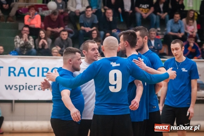 Zdjęcie w galerii na portalu naszraciborz.pl: Siatkarski Turniej Zakładów Pracy i Służb Mundurowych: Eko-Okna znów zwycięskie wiadomości z regionu
