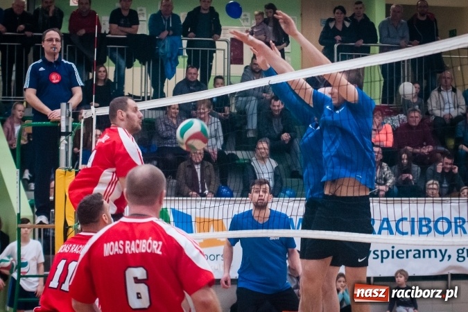 Zdjęcie w galerii na portalu naszraciborz.pl: Siatkarski Turniej Zakładów Pracy i Służb Mundurowych: Eko-Okna znów zwycięskie wiadomości z regionu