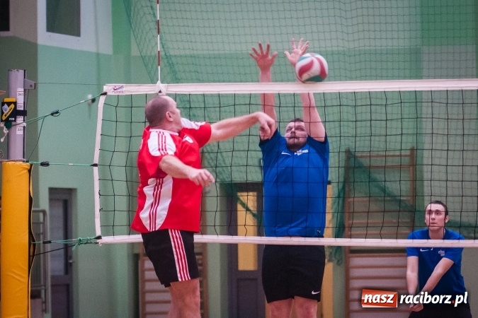Zdjęcie w galerii na portalu naszraciborz.pl: Siatkarski Turniej Zakładów Pracy i Służb Mundurowych: Eko-Okna znów zwycięskie wiadomości z regionu