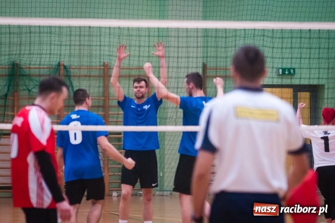 Zdjęcie w galerii na portalu naszraciborz.pl: Siatkarski Turniej Zakładów Pracy i Służb Mundurowych: Eko-Okna znów zwycięskie wiadomości z regionu