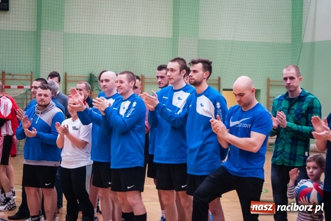 Zdjęcie w galerii na portalu naszraciborz.pl: Siatkarski Turniej Zakładów Pracy i Służb Mundurowych: Eko-Okna znów zwycięskie wiadomości z regionu