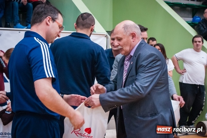 Zdjęcie w galerii na portalu naszraciborz.pl: Siatkarski Turniej Zakładów Pracy i Służb Mundurowych: Eko-Okna znów zwycięskie wiadomości z regionu