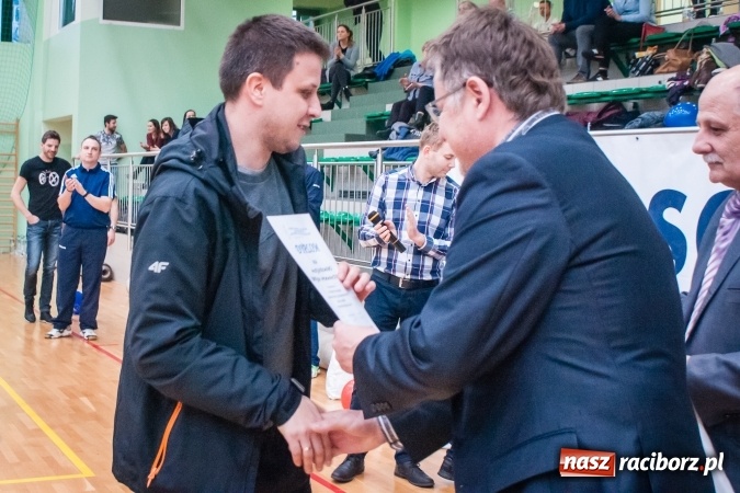 Zdjęcie w galerii na portalu naszraciborz.pl: Siatkarski Turniej Zakładów Pracy i Służb Mundurowych: Eko-Okna znów zwycięskie wiadomości z regionu