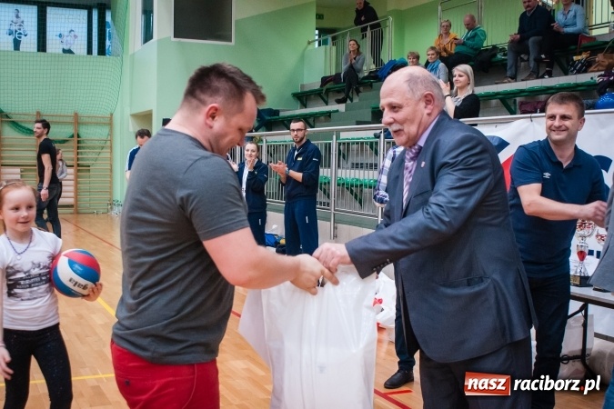 Zdjęcie w galerii na portalu naszraciborz.pl: Siatkarski Turniej Zakładów Pracy i Służb Mundurowych: Eko-Okna znów zwycięskie wiadomości z regionu