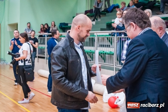 Zdjęcie w galerii na portalu naszraciborz.pl: Siatkarski Turniej Zakładów Pracy i Służb Mundurowych: Eko-Okna znów zwycięskie wiadomości z regionu