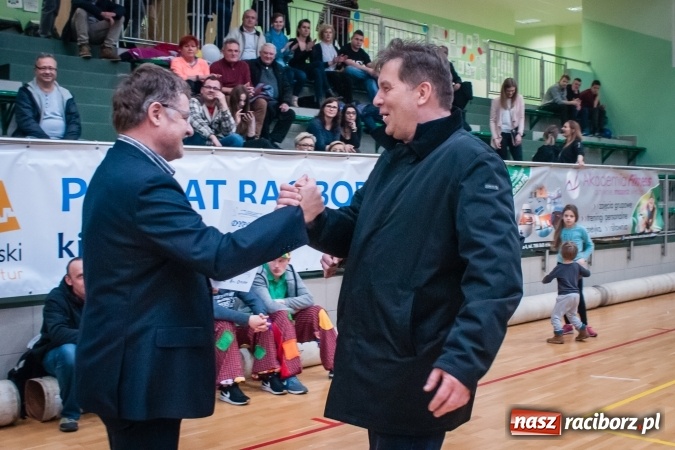 Zdjęcie w galerii na portalu naszraciborz.pl: Siatkarski Turniej Zakładów Pracy i Służb Mundurowych: Eko-Okna znów zwycięskie wiadomości z regionu