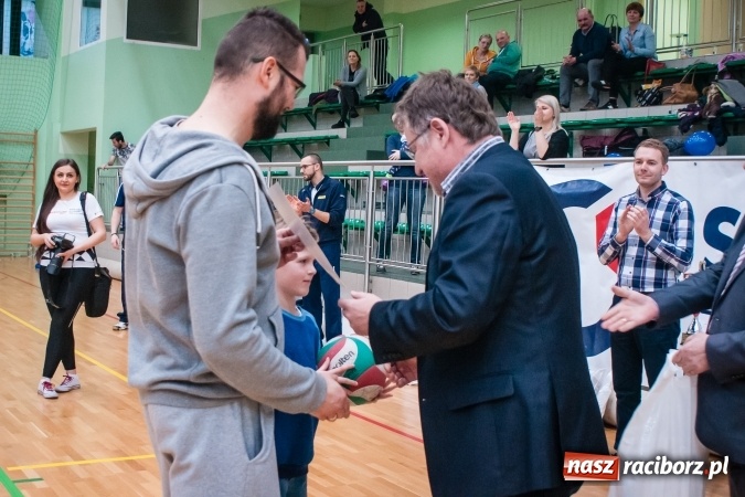 Zdjęcie w galerii na portalu naszraciborz.pl: Siatkarski Turniej Zakładów Pracy i Służb Mundurowych: Eko-Okna znów zwycięskie wiadomości z regionu