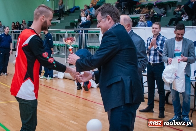 Zdjęcie w galerii na portalu naszraciborz.pl: Siatkarski Turniej Zakładów Pracy i Służb Mundurowych: Eko-Okna znów zwycięskie wiadomości z regionu