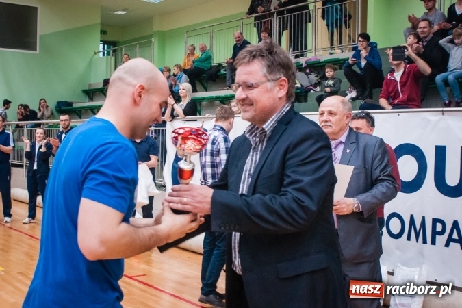 Zdjęcie w galerii na portalu naszraciborz.pl: Siatkarski Turniej Zakładów Pracy i Służb Mundurowych: Eko-Okna znów zwycięskie wiadomości z regionu