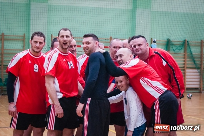 Zdjęcie w galerii na portalu naszraciborz.pl: Siatkarski Turniej Zakładów Pracy i Służb Mundurowych: Eko-Okna znów zwycięskie wiadomości z regionu