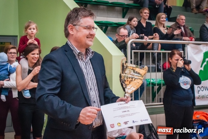 Zdjęcie w galerii na portalu naszraciborz.pl: Siatkarski Turniej Zakładów Pracy i Służb Mundurowych: Eko-Okna znów zwycięskie wiadomości z regionu