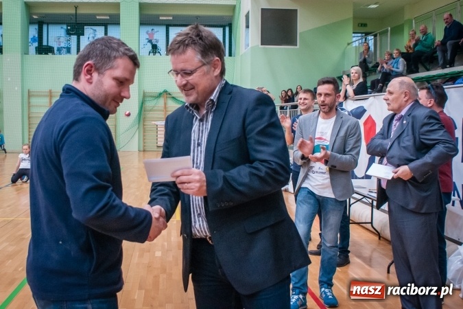 Zdjęcie w galerii na portalu naszraciborz.pl: Siatkarski Turniej Zakładów Pracy i Służb Mundurowych: Eko-Okna znów zwycięskie wiadomości z regionu