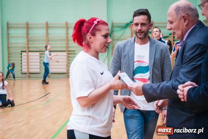 Zdjęcie w galerii na portalu naszraciborz.pl: Siatkarski Turniej Zakładów Pracy i Służb Mundurowych: Eko-Okna znów zwycięskie wiadomości z regionu