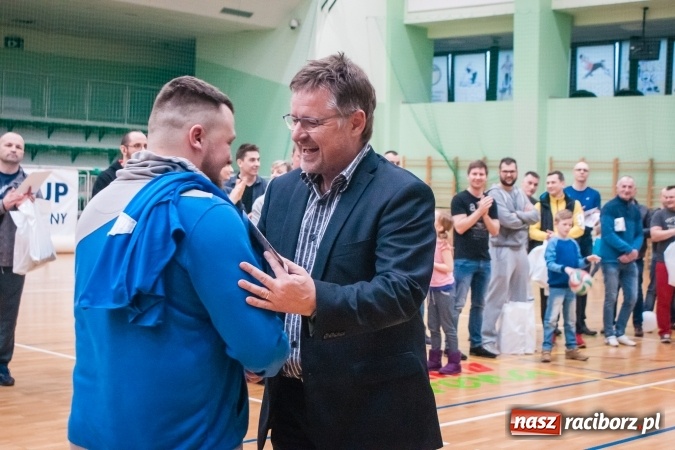 Zdjęcie w galerii na portalu naszraciborz.pl: Siatkarski Turniej Zakładów Pracy i Służb Mundurowych: Eko-Okna znów zwycięskie wiadomości z regionu