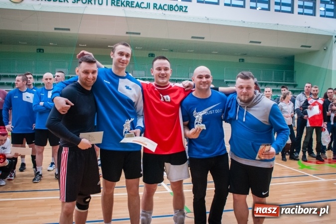 Zdjęcie w galerii na portalu naszraciborz.pl: Siatkarski Turniej Zakładów Pracy i Służb Mundurowych: Eko-Okna znów zwycięskie wiadomości z regionu