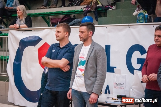 Zdjęcie w galerii na portalu naszraciborz.pl: Siatkarski Turniej Zakładów Pracy i Służb Mundurowych: Eko-Okna znów zwycięskie wiadomości z regionu