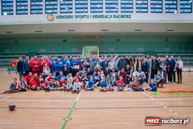 Zdjęcie w galerii na portalu naszraciborz.pl: Siatkarski Turniej Zakładów Pracy i Służb Mundurowych: Eko-Okna znów zwycięskie wiadomości z regionu