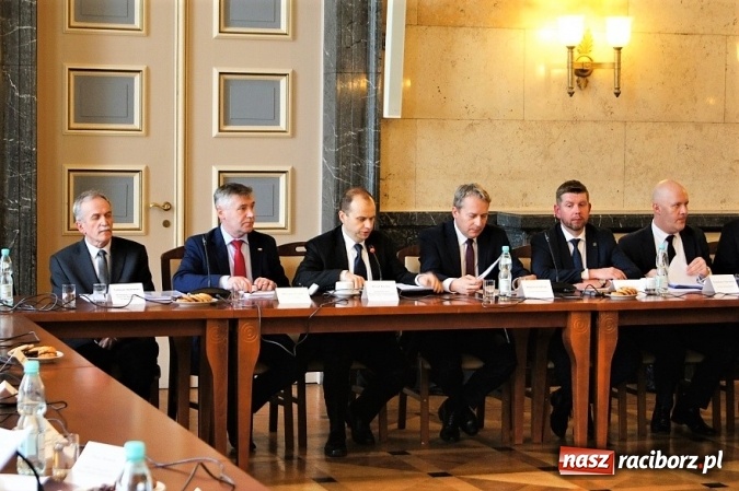 Zdjęcie w galerii na portalu naszraciborz.pl: Wojew&oacute;dzka Rada Dialogu Społecznego o niskiej emisji wiadomości z regionu