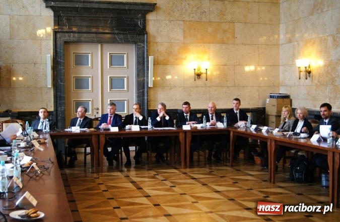 Zdjęcie w galerii na portalu naszraciborz.pl: Wojew&oacute;dzka Rada Dialogu Społecznego o niskiej emisji wiadomości z regionu