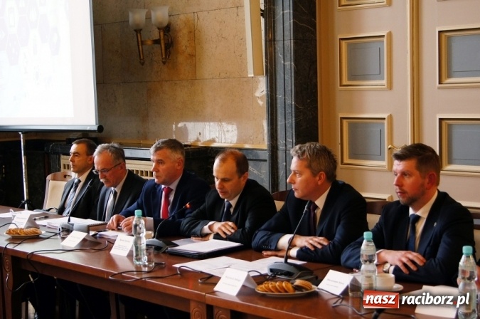 Zdjęcie w galerii na portalu naszraciborz.pl: Wojew&oacute;dzka Rada Dialogu Społecznego o niskiej emisji wiadomości z regionu