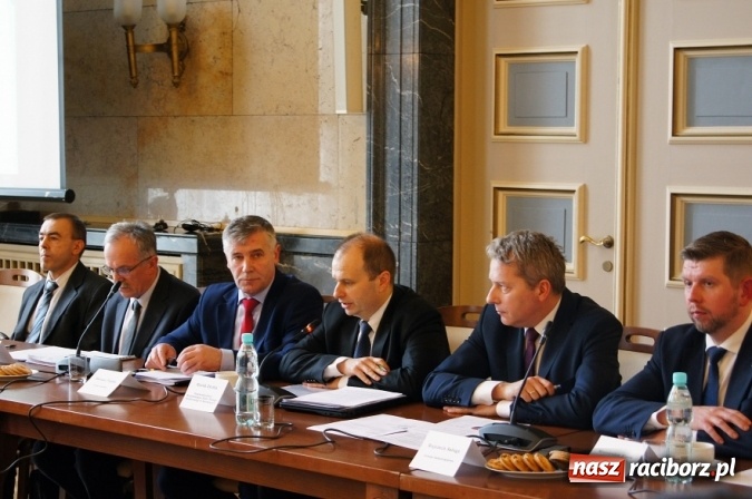 Zdjęcie w galerii na portalu naszraciborz.pl: Wojew&oacute;dzka Rada Dialogu Społecznego o niskiej emisji wiadomości z regionu