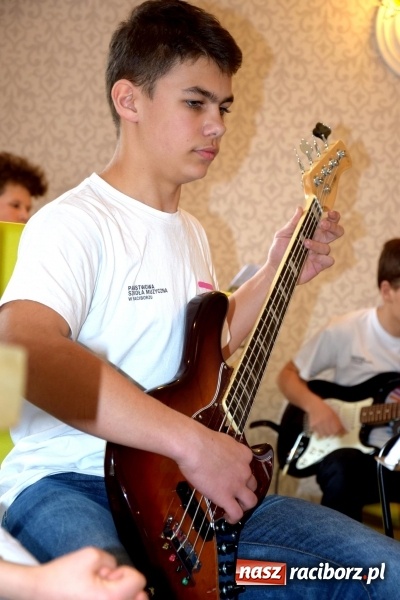 Zdjęcie w galerii na portalu naszraciborz.pl: Cuda się zdarzają – warsztaty z Adamem Sztabą  wiadomości z regionu