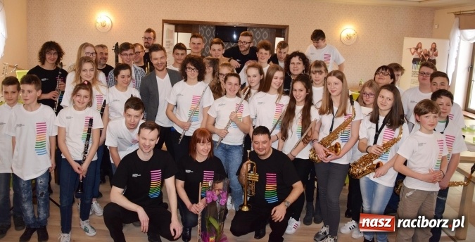 Zdjęcie w galerii na portalu naszraciborz.pl: Cuda się zdarzają – warsztaty z Adamem Sztabą  wiadomości z regionu