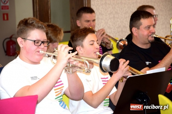 Zdjęcie w galerii na portalu naszraciborz.pl: Cuda się zdarzają – warsztaty z Adamem Sztabą  wiadomości z regionu