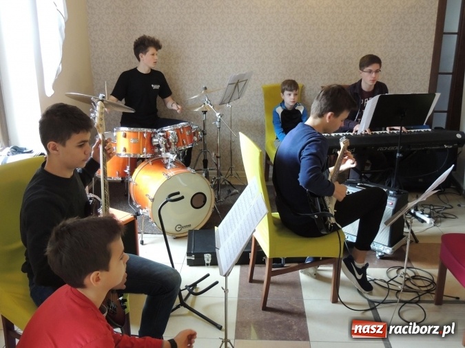 Zdjęcie w galerii na portalu naszraciborz.pl: Cuda się zdarzają – warsztaty z Adamem Sztabą  wiadomości z regionu