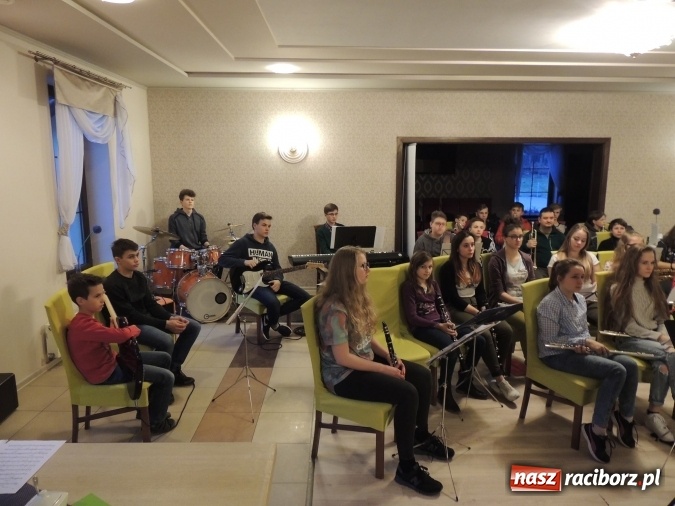 Zdjęcie w galerii na portalu naszraciborz.pl: Cuda się zdarzają – warsztaty z Adamem Sztabą  wiadomości z regionu