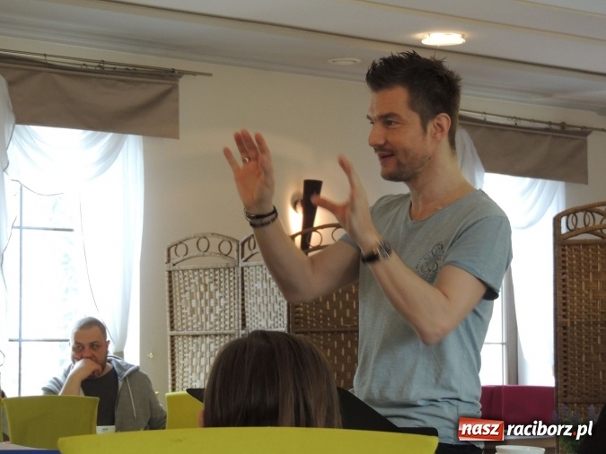 Zdjęcie w galerii na portalu naszraciborz.pl: Cuda się zdarzają – warsztaty z Adamem Sztabą  wiadomości z regionu
