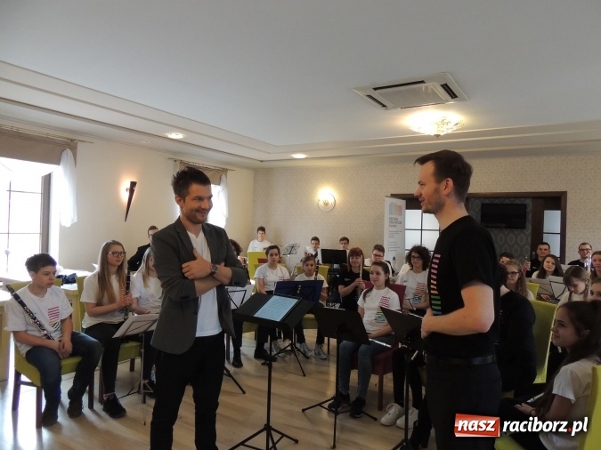 Zdjęcie w galerii na portalu naszraciborz.pl: Cuda się zdarzają – warsztaty z Adamem Sztabą  wiadomości z regionu