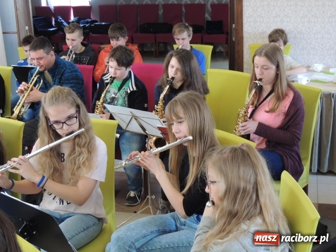 Zdjęcie w galerii na portalu naszraciborz.pl: Cuda się zdarzają – warsztaty z Adamem Sztabą  wiadomości z regionu