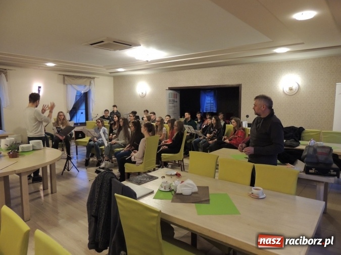 Zdjęcie w galerii na portalu naszraciborz.pl: Cuda się zdarzają – warsztaty z Adamem Sztabą  wiadomości z regionu