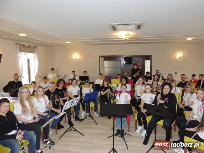 Zdjęcie w galerii na portalu naszraciborz.pl: Cuda się zdarzają – warsztaty z Adamem Sztabą  wiadomości z regionu