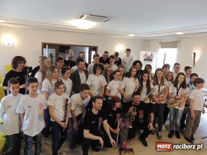 Zdjęcie w galerii na portalu naszraciborz.pl: Cuda się zdarzają – warsztaty z Adamem Sztabą  wiadomości z regionu