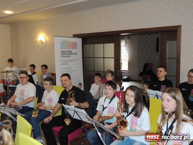 Zdjęcie w galerii na portalu naszraciborz.pl: Cuda się zdarzają – warsztaty z Adamem Sztabą  wiadomości z regionu