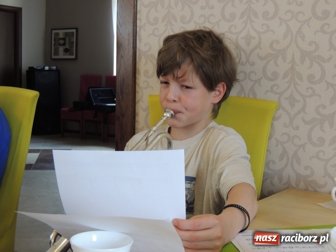 Zdjęcie w galerii na portalu naszraciborz.pl: Cuda się zdarzają – warsztaty z Adamem Sztabą  wiadomości z regionu