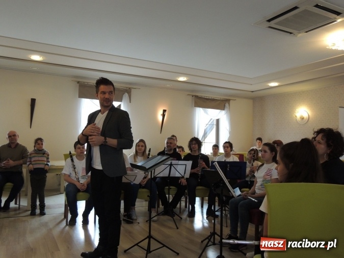 Zdjęcie w galerii na portalu naszraciborz.pl: Cuda się zdarzają – warsztaty z Adamem Sztabą  wiadomości z regionu