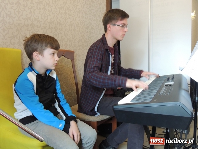 Zdjęcie w galerii na portalu naszraciborz.pl: Cuda się zdarzają – warsztaty z Adamem Sztabą  wiadomości z regionu