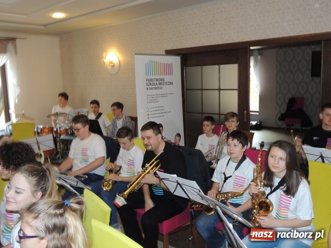 Zdjęcie w galerii na portalu naszraciborz.pl: Cuda się zdarzają – warsztaty z Adamem Sztabą  wiadomości z regionu