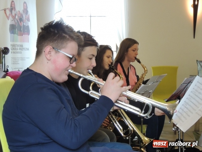 Zdjęcie w galerii na portalu naszraciborz.pl: Cuda się zdarzają – warsztaty z Adamem Sztabą  wiadomości z regionu