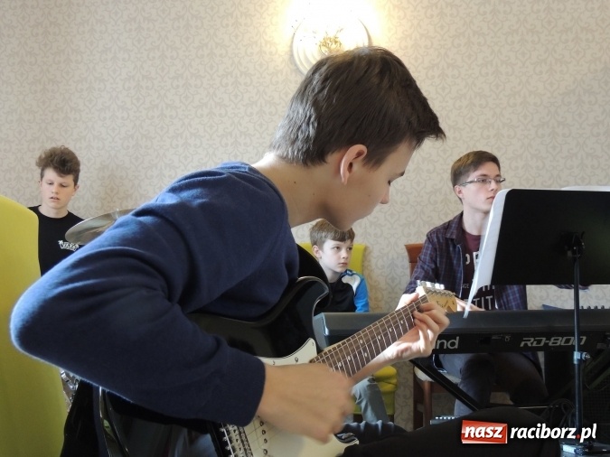 Zdjęcie w galerii na portalu naszraciborz.pl: Cuda się zdarzają – warsztaty z Adamem Sztabą  wiadomości z regionu